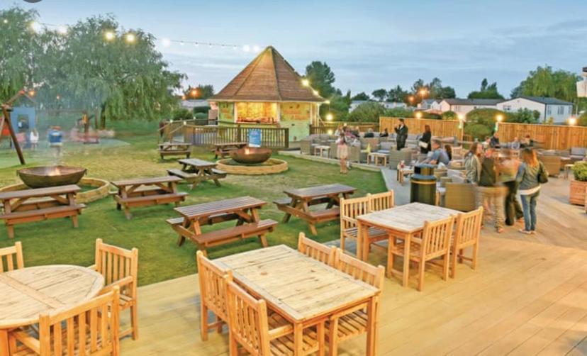 The Cedar Lake Southview สเกคเนส ภายนอก รูปภาพ
